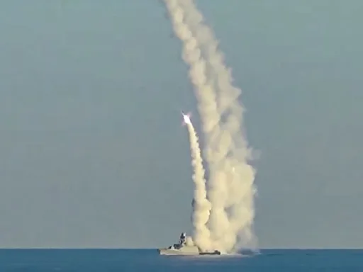 Росія тримає два військові кораблі в Чорному морі – ВМС України