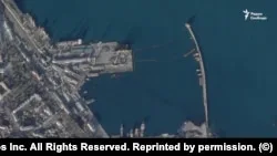 Супутники зафіксували втечу кораблів Чорноморського флоту РФ із Феодосії (фото)